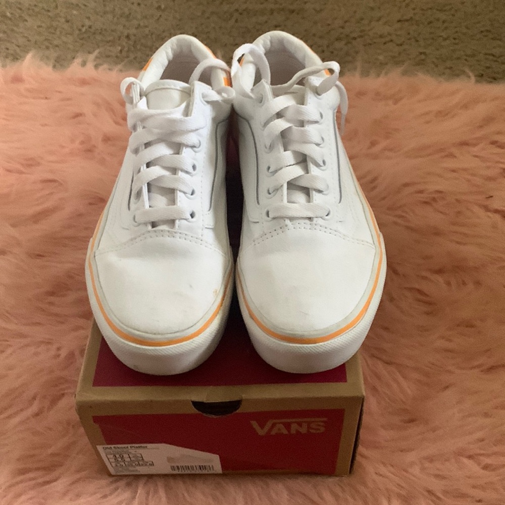 I am selling these vans for $15. Only worn twice and is alright condition.